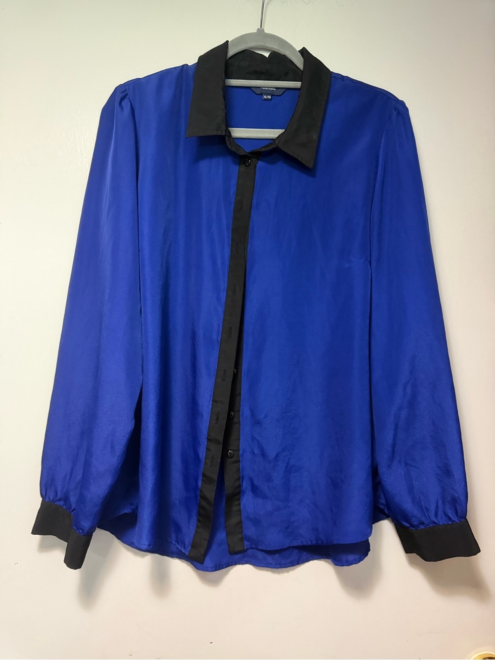Reitmans Blue Button-Down Shirt with Black Trim size XL Work Office Attire